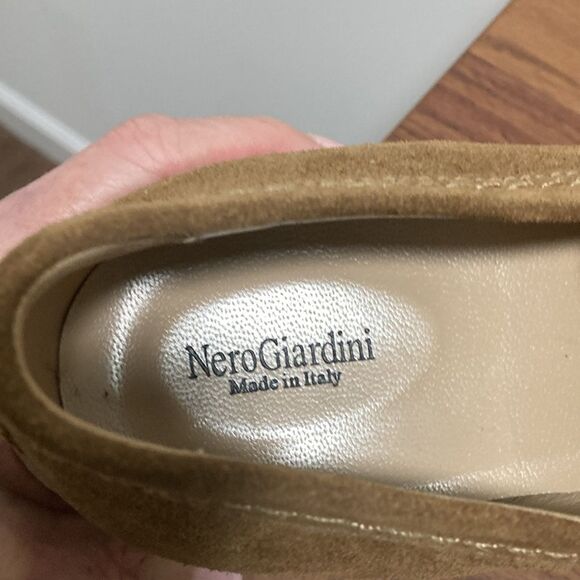 Nero Giardini Platform Loafer with Gold Chain in Malt Suede. Size EU41/US 11. - Picture 6 of 8